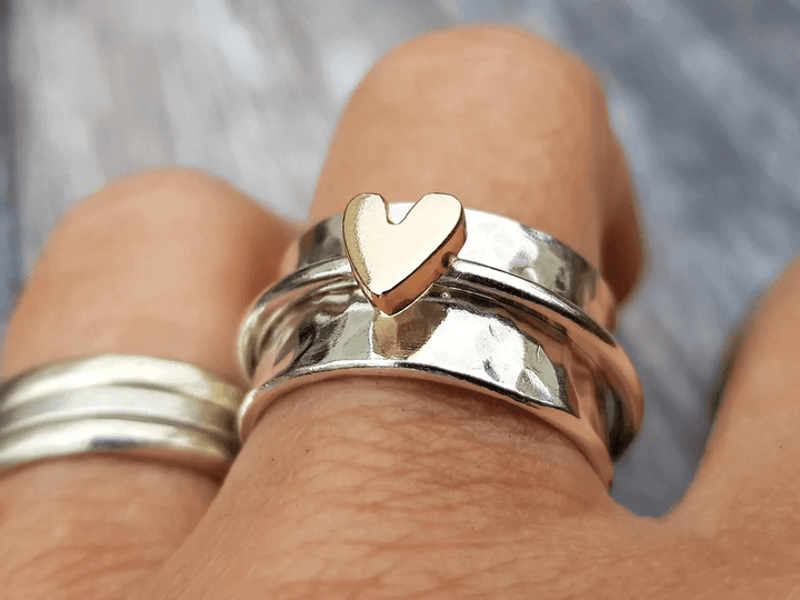 Anello color argento con Cuore Dorato