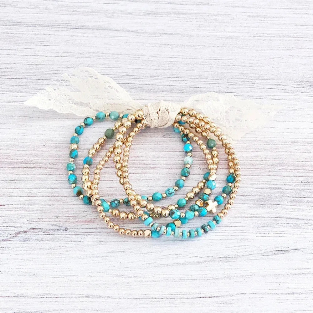 Bracciale con Charm a Croce in Perline Turchesi Vintage