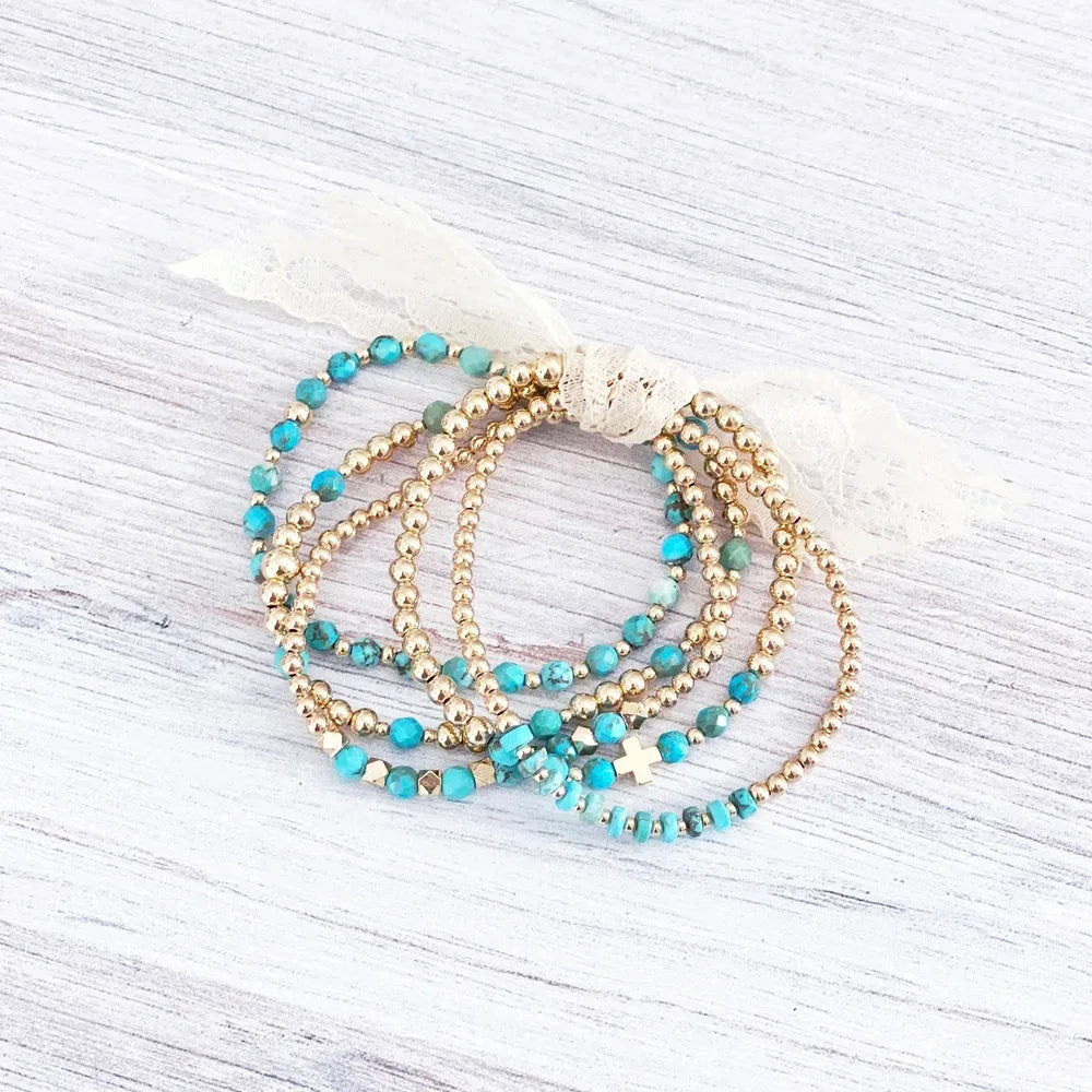 Bracciale con Charm a Croce in Perline Turchesi Vintage