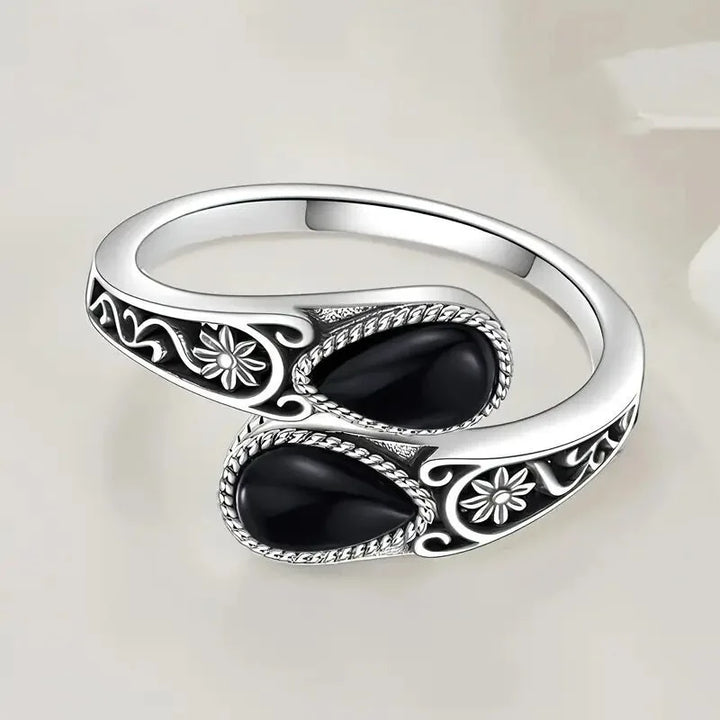 Anello Elegante con Fiore in Pietra di Luna
