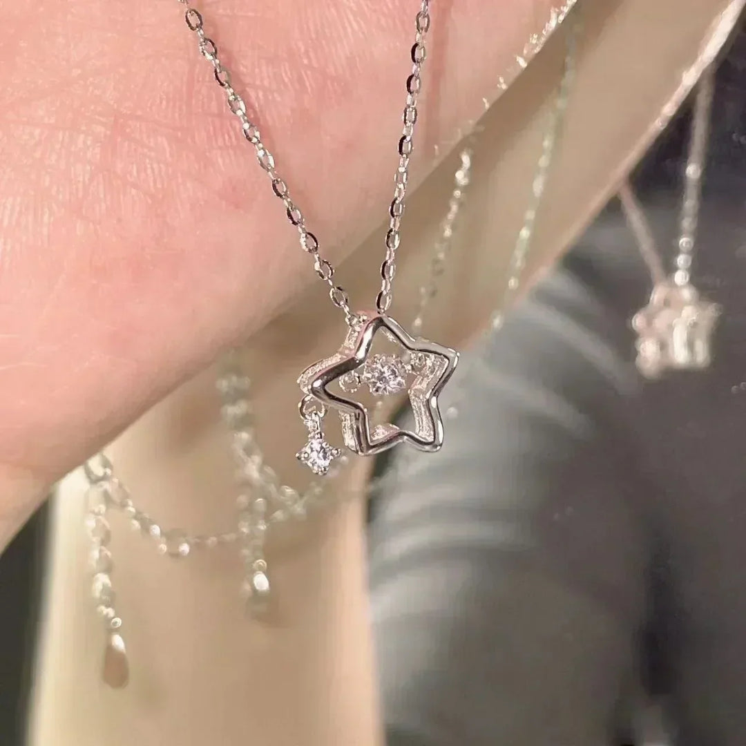Collana Elegante con Ciondolo a Fiore Metallico Ondulato